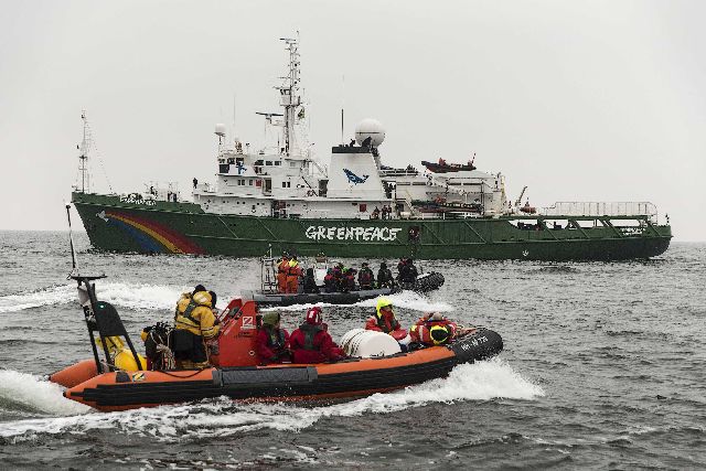 H Greenpeace μπλόκαρε πλοίο με Ι.Χ. της Volkswagen