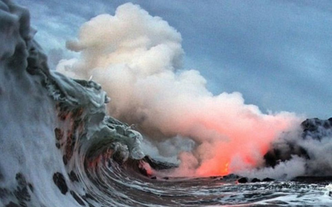 Τα φλεγόμενα κύματα της Χαβάης