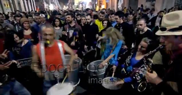 Ξέφρενο πάρτι για την αποποινικοποίηση της ινδικής κάνναβης στην Αθήνα