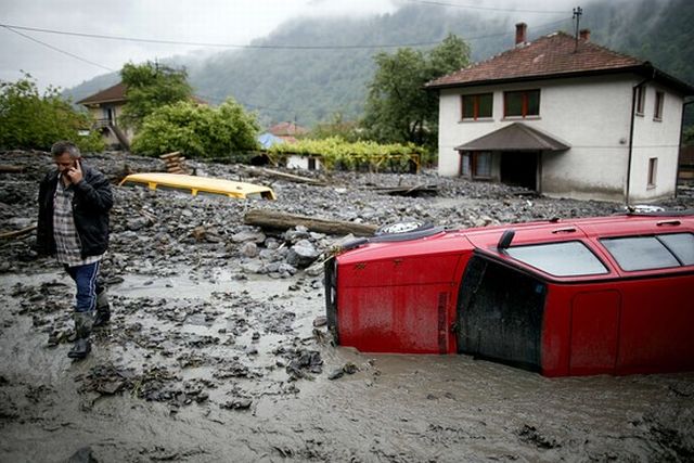 Διεθνής διάσκεψη για τις πλημμύρες σε Σερβία-Βοσνία