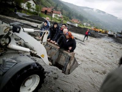 Συνεχίζεται η απομάκρυνση κατοίκων από τις πληγείσες περιοχές της Κροατίας
