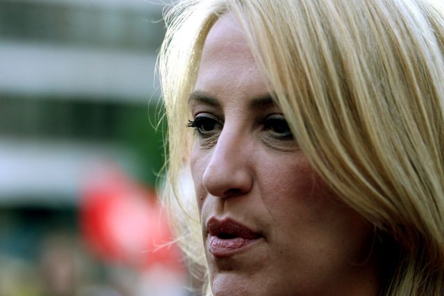 «Μια ελληνίδα πολιτικός πρόθυμη να αντικρίσει το λαό»