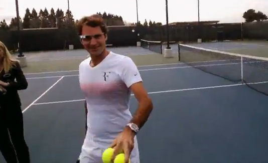 Ο Φέντερερ παίζει τένις με Goggle Glasses