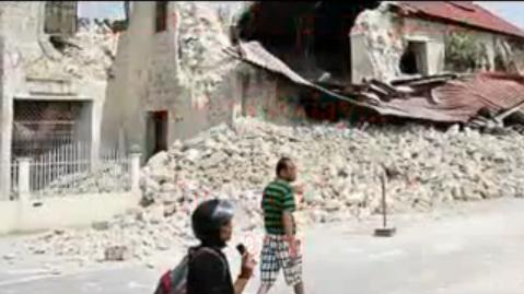 Σκηνές πανικού από τον σεισμό στην Τουρκία