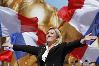 Τη διάλυση του γαλλικού κοινοβουλίου ζητά η Μαρίν Λεπέν
