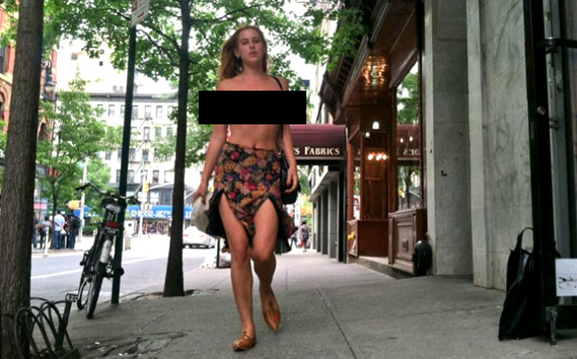 Η κόρη του Bruce Willis σε γυμνόστηθη διαμαρτυρία