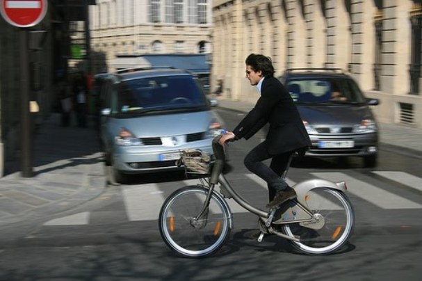 Οι Γάλλοι εργαζόμενοι ποδηλατούν και αμείβονται