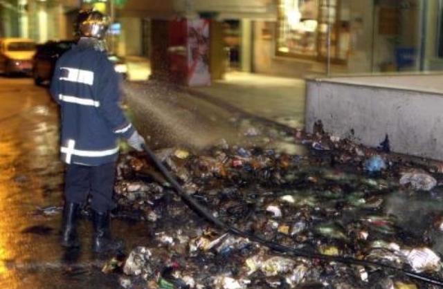«Πάρτι» πυρκαγιών σε σκουπίδια στην Ηλεία