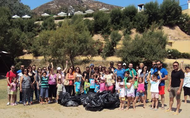 Μαθητές καθάρισαν παραλία στην Κρήτη