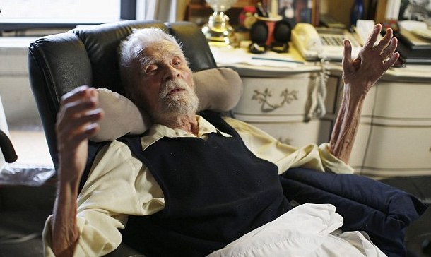 Πέθανε ο γηραιότερος άντρας του κόσμου