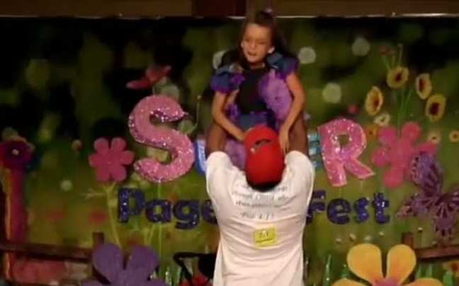 Χορεύοντας με την κόρη του που αντιμετωπίζει σοβαρή αναπηρία
