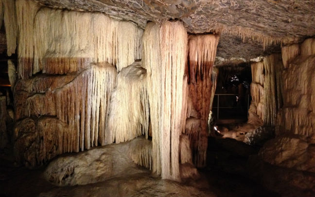 Άγνωστοι προκάλεσαν ζημιές στα σπήλαια Κάψια