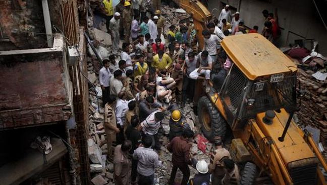 Νεκροί από κατάρρευση  τετραώροφης πολυκατοικίας στην Ινδία