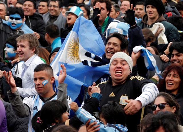 Απελάθηκαν 33 Αργεντινοί οπαδοί