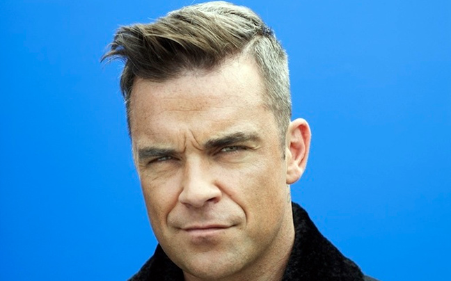 Ο Robbie Williams έσπασε το χέρι θαυμάστριάς του