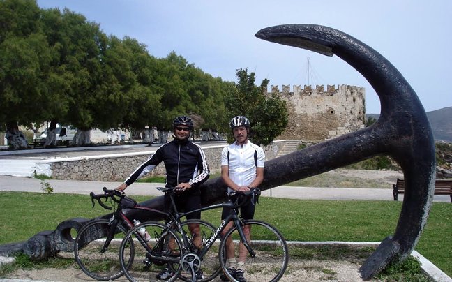 «Γιατί κάναμε το ταξίδι Λονδίνο Κάρυστος με τα ποδήλατα»