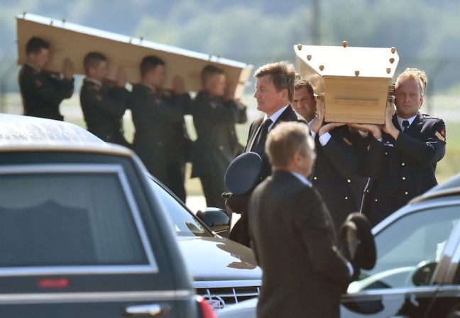 Στο Αϊντχόβεν ακόμα 74 σοροί θυμάτων της αεροπορικής τραγωδίας της MH17
