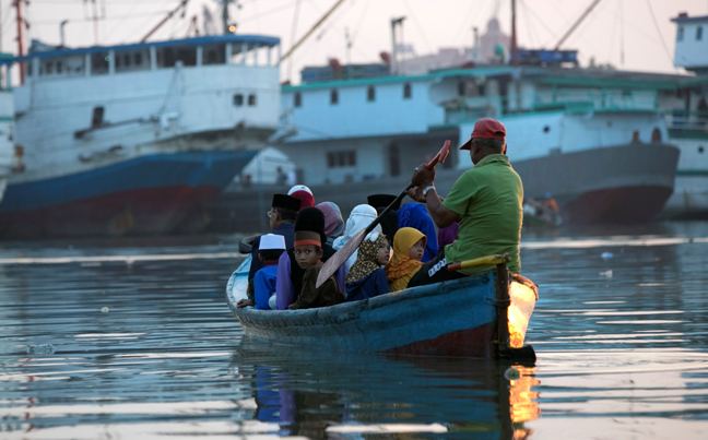 Ανέσυραν 12 σορούς από ποταμό της Ινδονησίας