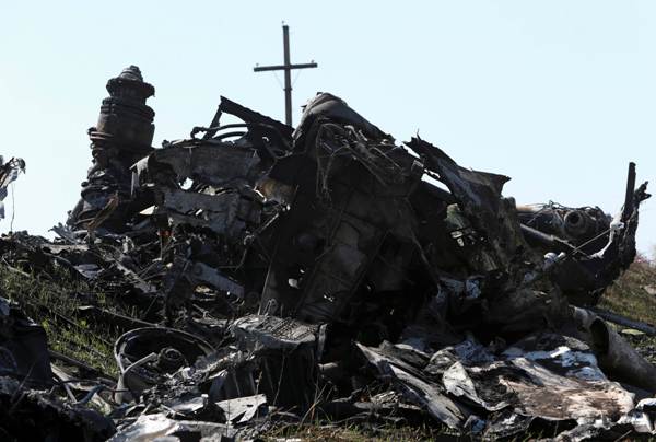 Νέα μακάβρια ευρήματα στον τόπο της συντριβής της πτήσης MH17