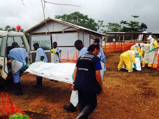 Απεβίωσε δεύτερος γιατρός που είχε προσβληθεί από τον Έμπολα