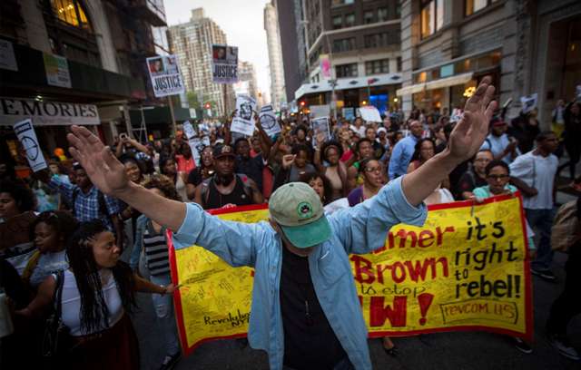 Διαδήλωση για την αστυνομική βία κατά των μαύρων στη Νέα Υόρκη