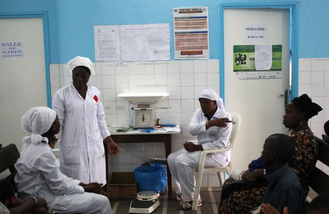 Ξένος ειδικός του ΠΟΥ μολύνθηκε από Έμπολα στη Σιέρα Λεόνε
