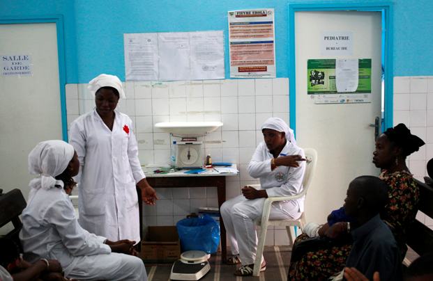 Ενθαρρύνονται οι αμερικανοί γιατροί να πάνε στη Δ. Αφρική