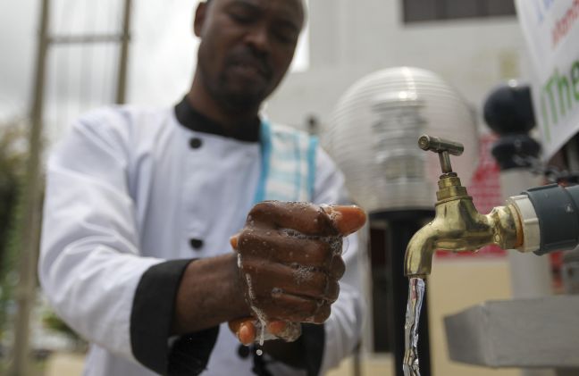 H Diageo ενισχύει τη μάχη κατά του ιού Έμπολα