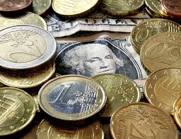 Ενισχύεται το δολάριο έναντι του ευρώ