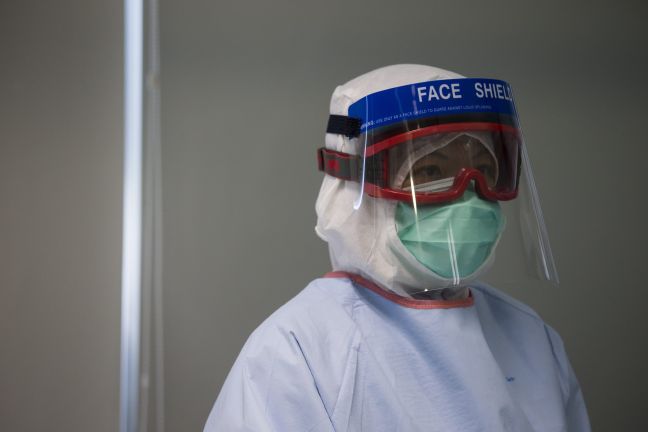 Στις ΗΠΑ ο γιατρός που μολύνθηκε από τον Έμπολα