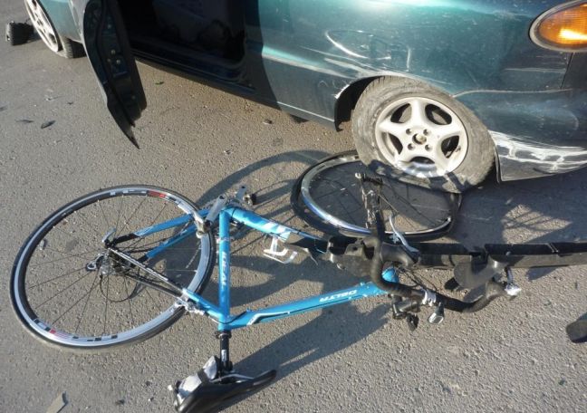Οδηγός στα Χανιά χτύπησε ποδηλάτη και τον εγκατέλειψε