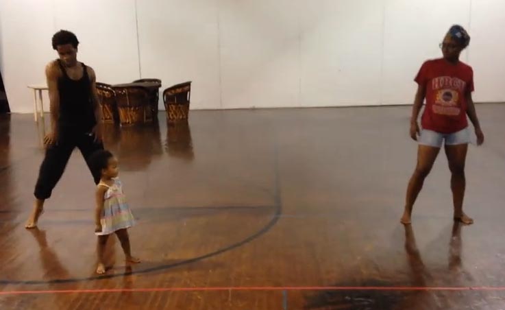 Χορογραφία από 2χρονο κοριτσάκι