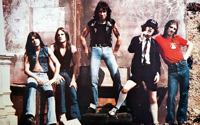 Ο κιθαρίστας των AC/DC βγαίνει στη σύνταξη