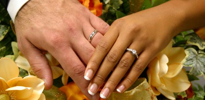 «Δύο πρωτοκλασάτοι πολιτικοί παντρεύτηκαν με συνοικέσιο»