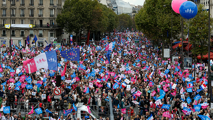 Χιλιάδες Γάλλοι συμμετείχαν σε διαδηλώσεις υπέρ των παροδοσιακών αξιών