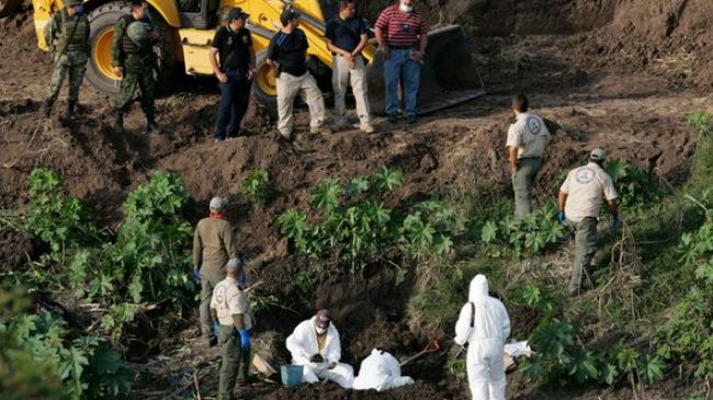 Τουλάχιστον 21 πτώματα έχουν ανασυρθεί απο τον ομαδικό τάφο στο Μεξικό