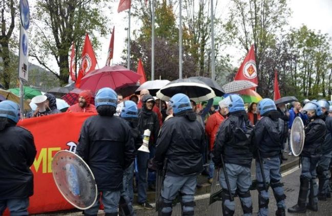 Διαδήλωση εργατών εναντίον του Ρέντσι στην Ιταλία