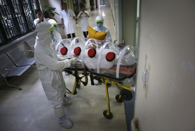 Κρίσιμη η κατάσταση της Βρετανίδας νοσοκόμας που προσβλήθηκε από τον Έμπολα