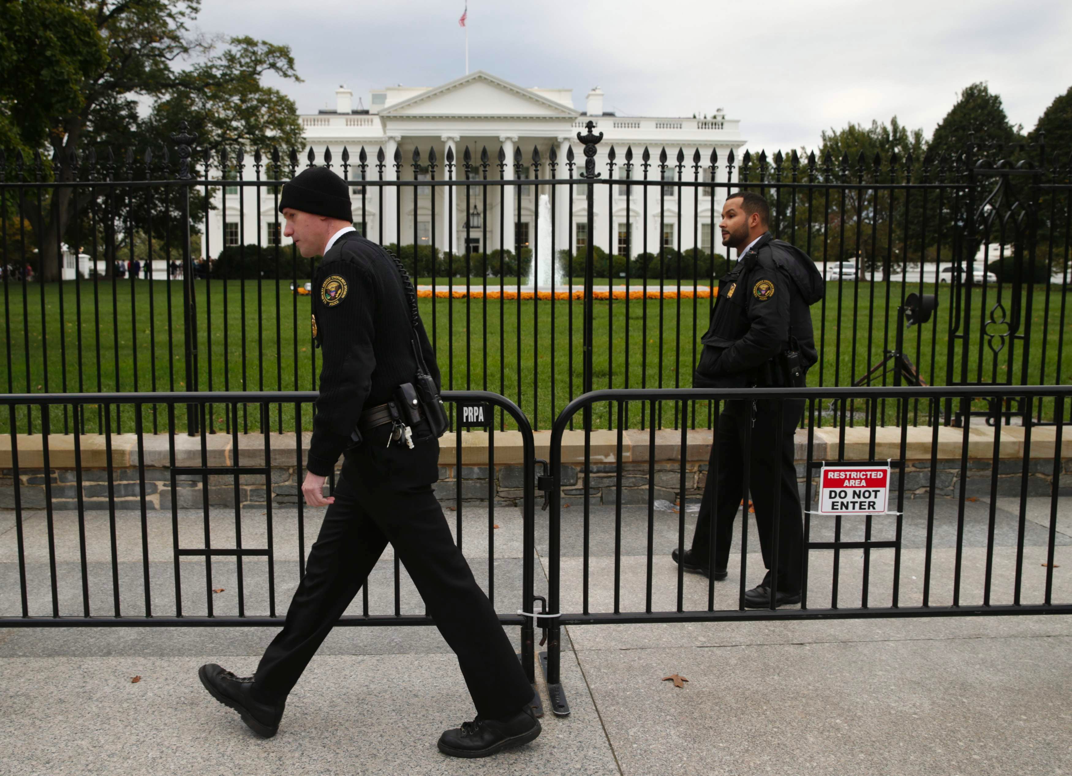 Μια γυναίκα αποπειράθηκε να «εισβάλλει» στο Λευκό Οίκο