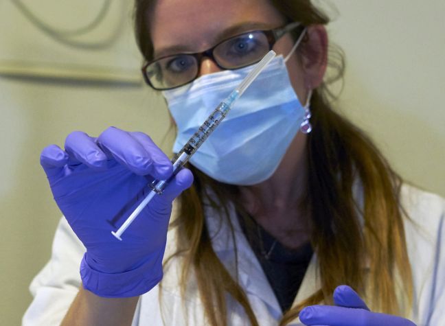 Πειραματικό φάρμακο θεράπευσε πειραματόζωα από τον Έμπολα
