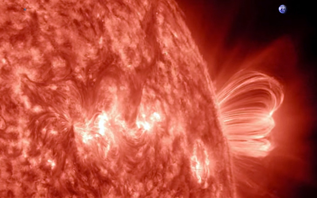 Εντυπωσιακό βίντεο από τη μεγαλύτερη ηλιακή κηλίδα των τελευταίων 24 χρόνων