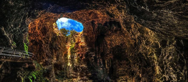 Τα εντυπωσιακότερα σπήλαια του κόσμου Σπήλαιο Friouato