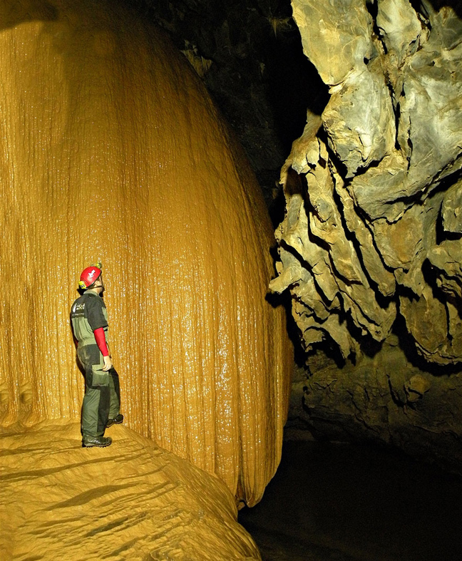 Τα εντυπωσιακότερα σπήλαια του κόσμου Caverna Pescaria