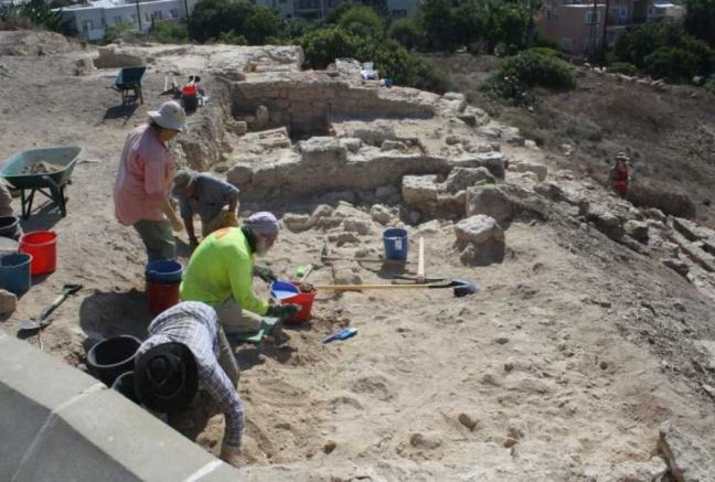 Αρχαία καταστήματα αποκαλύφθηκαν σε ανασκαφές στην Πάφο