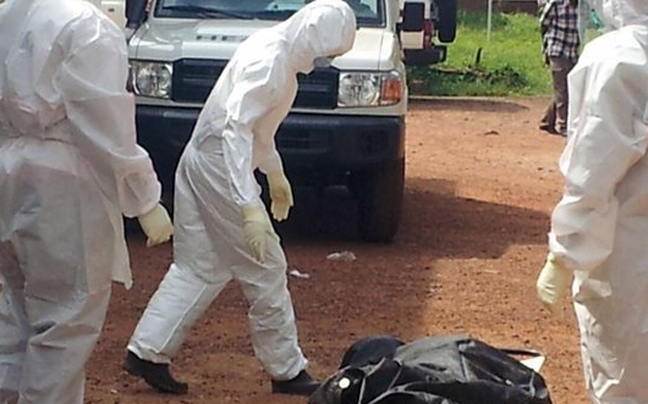 Παράτησαν τα πτώματα θυμάτων του Έμπολα έξω από το νοσοκομείο