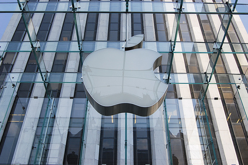 Η Apple θα γίνει εταιρεία του 1 τρισ. δολαρίων