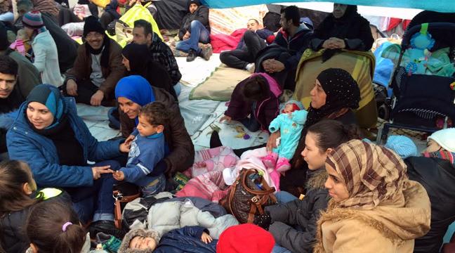 «Η Ελλάδα απειλεί να στείλει 300.000 μετανάστες στην Ευρώπη»