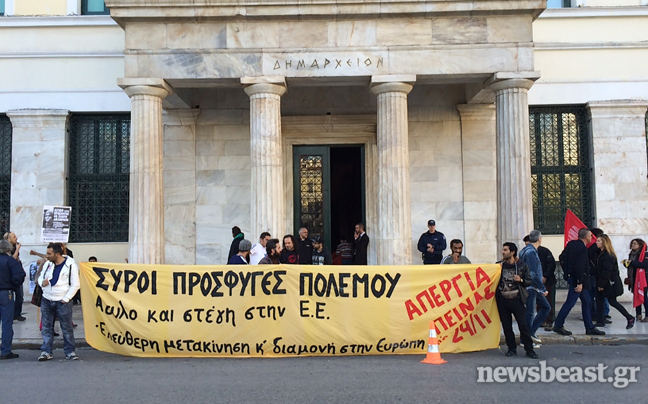 Παρέμβαση Σύρων προσφύγων στο δημοτικό συμβούλιο του Δήμου Αθηναίων