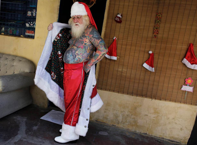 Ένας Άγιος Βασίλης με άπειρα τατουάζ