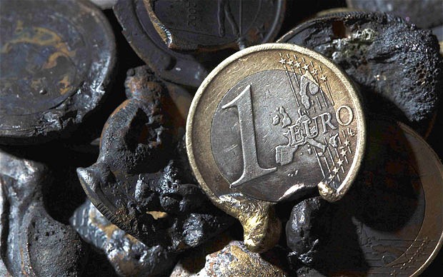 Bloomberg: Η κρίση επιστρέφει στο ευρώ